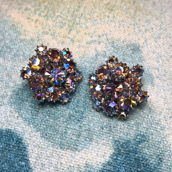 VINTAGE RHINESTONE CLIP EARRINGS - Picture 4 of 13